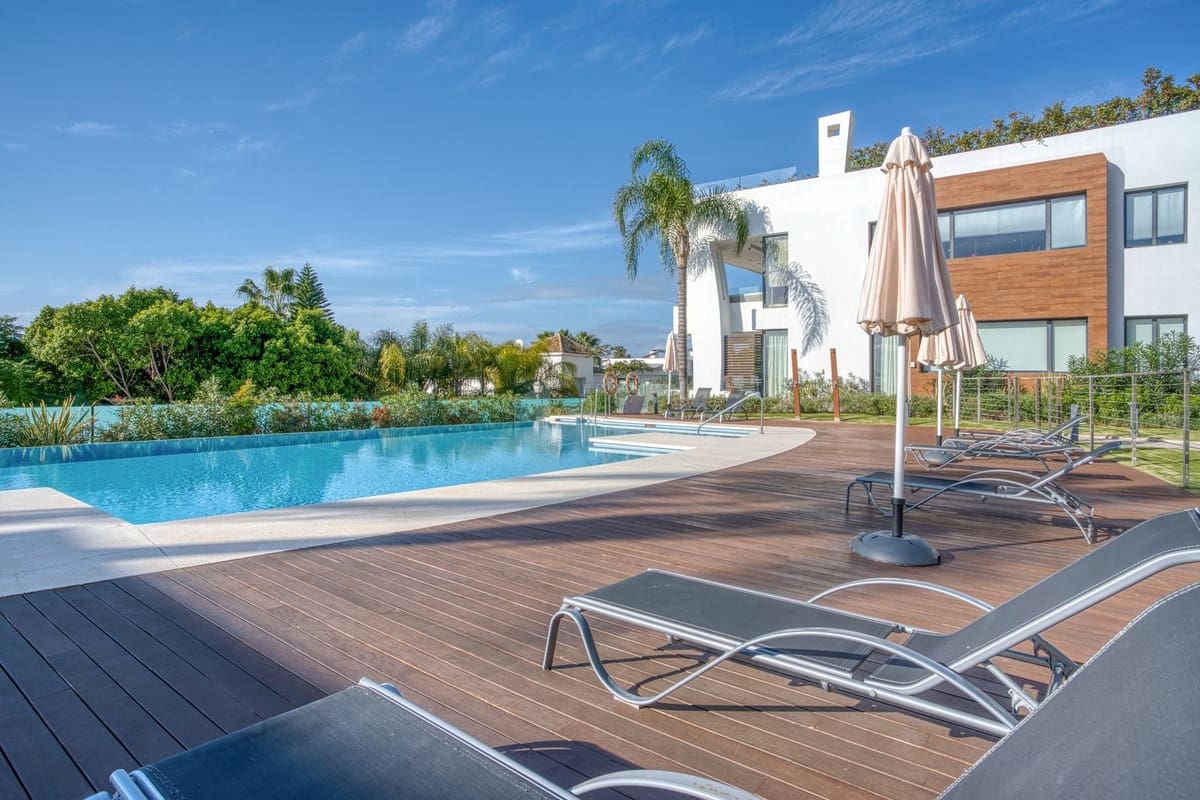 4 bedroom Apartment for sale in Marbella with pool garage - € 3,850,000 (Ref: 9578265)