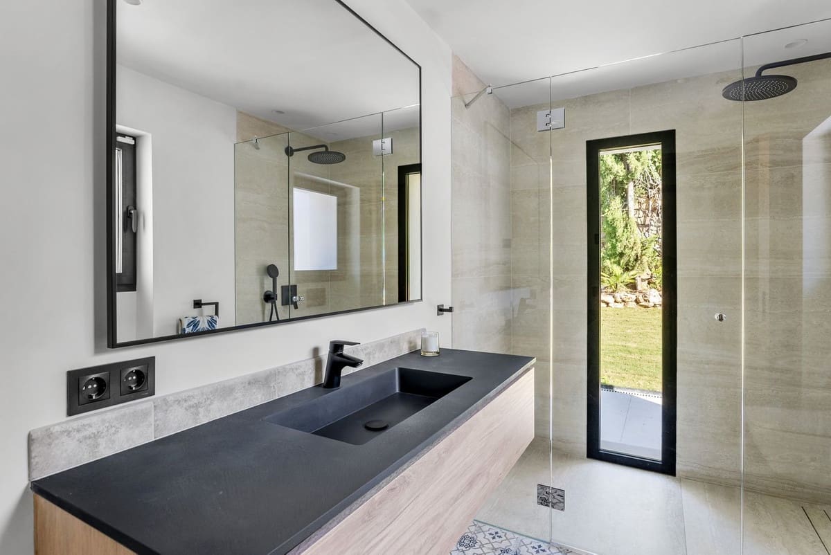 4 soverom Villa til salgs i Nueva Andalucia med svømmebasseng garasje - € 2 895 000 (Ref: 9588210)