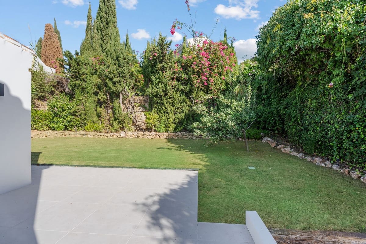 4 soverom Villa til salgs i Nueva Andalucia med svømmebasseng garasje - € 2 895 000 (Ref: 9588210)