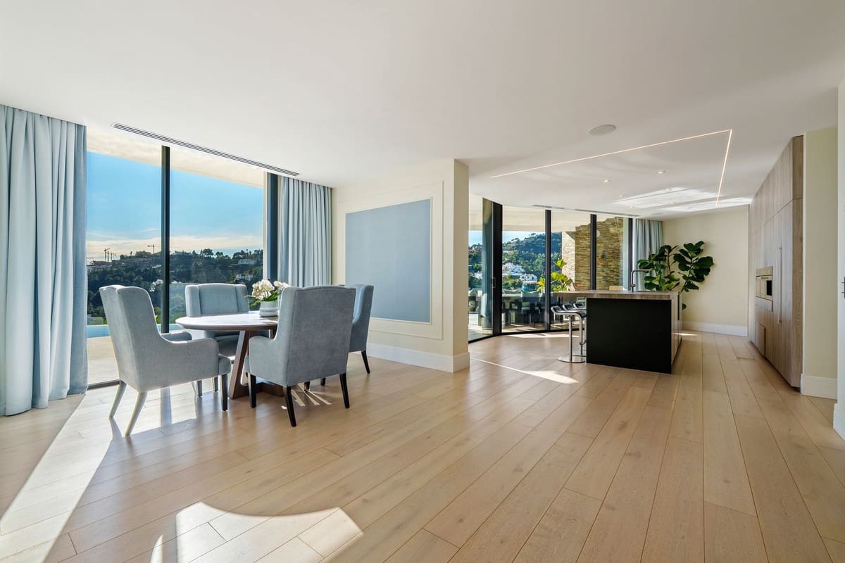 5 bedroom Villa for sale in Benahavis with pool garage - € 8,995,000 (Ref: 9598050)