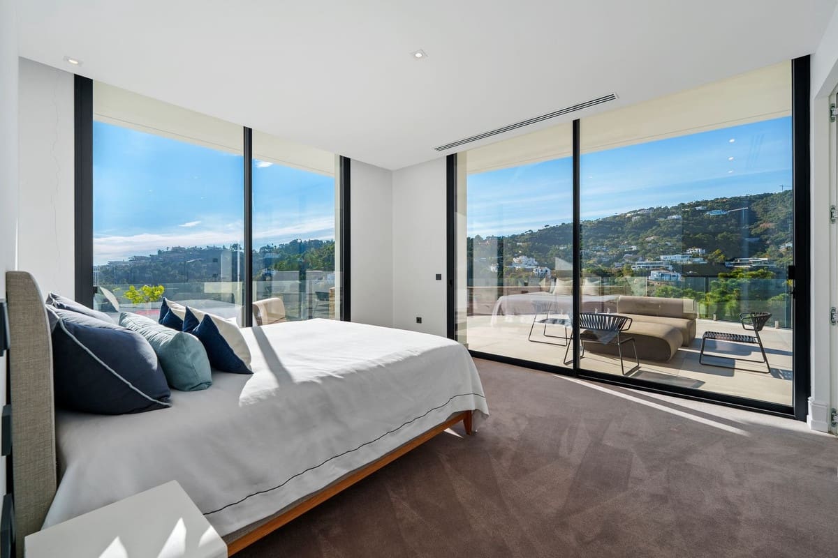 5 bedroom Villa for sale in Benahavis with pool garage - € 8,995,000 (Ref: 9598050)