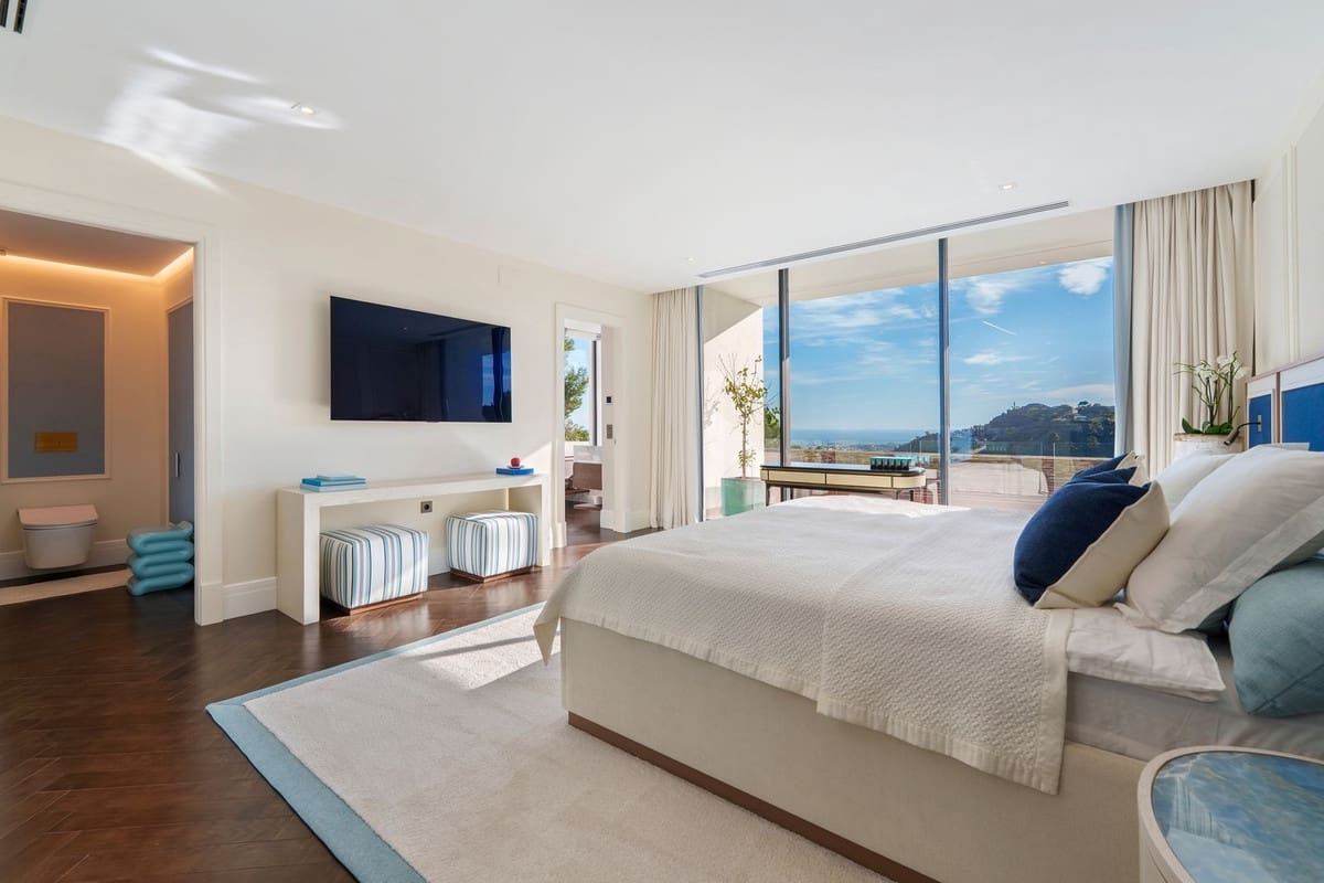 5 bedroom Villa for sale in Benahavis with pool garage - € 8,995,000 (Ref: 9598050)