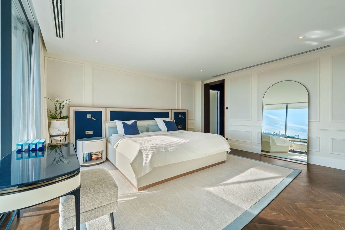 5 bedroom Villa for sale in Benahavis with pool garage - € 8,995,000 (Ref: 9598050)