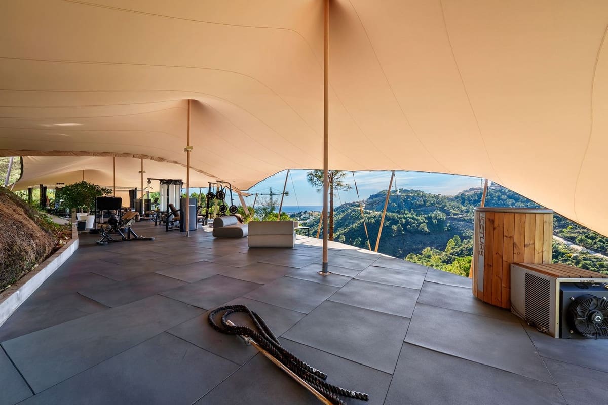 5 bedroom Villa for sale in Benahavis with pool garage - € 8,995,000 (Ref: 9598050)