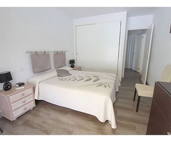 3 bedroom Villa for sale in Nueva Andalucia, Marbella with pool - € 980,000 (Ref: 9600038)