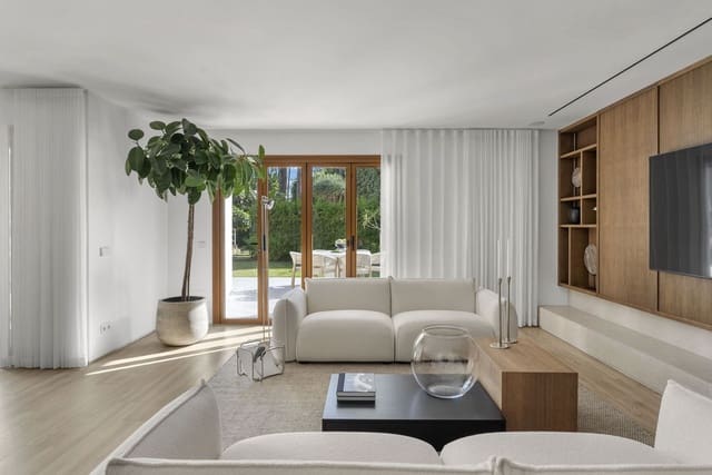 4 quarto Apartamento para venda em Nueva Andalucia, Marbella com piscina garagem - 2 250 000 € (Ref: 9622771)