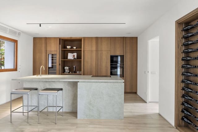 4 quarto Apartamento para venda em Nueva Andalucia, Marbella com piscina garagem - 2 250 000 € (Ref: 9622771)