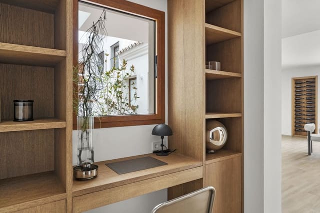 4 quarto Apartamento para venda em Nueva Andalucia, Marbella com piscina garagem - 2 250 000 € (Ref: 9622771)