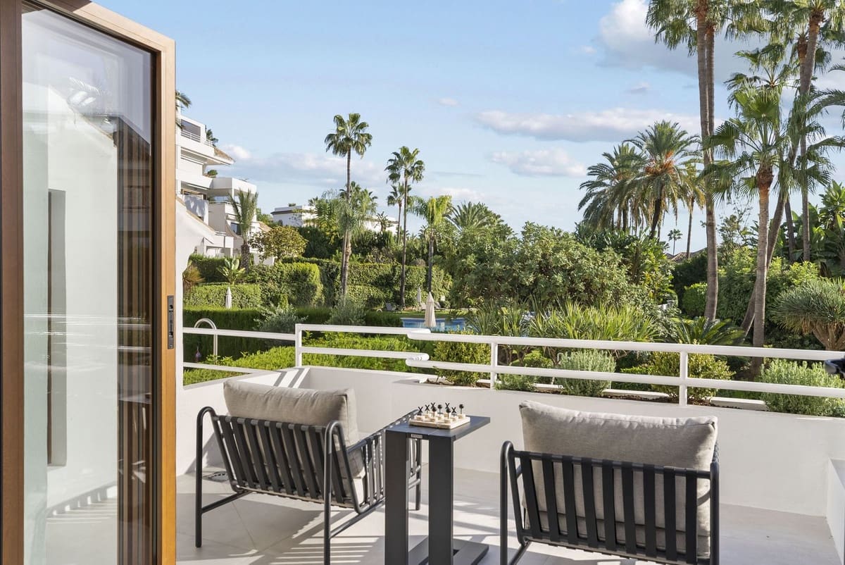 4 quarto Apartamento para venda em Nueva Andalucia com piscina garagem - 2 250 000 € (Ref: 9622771)