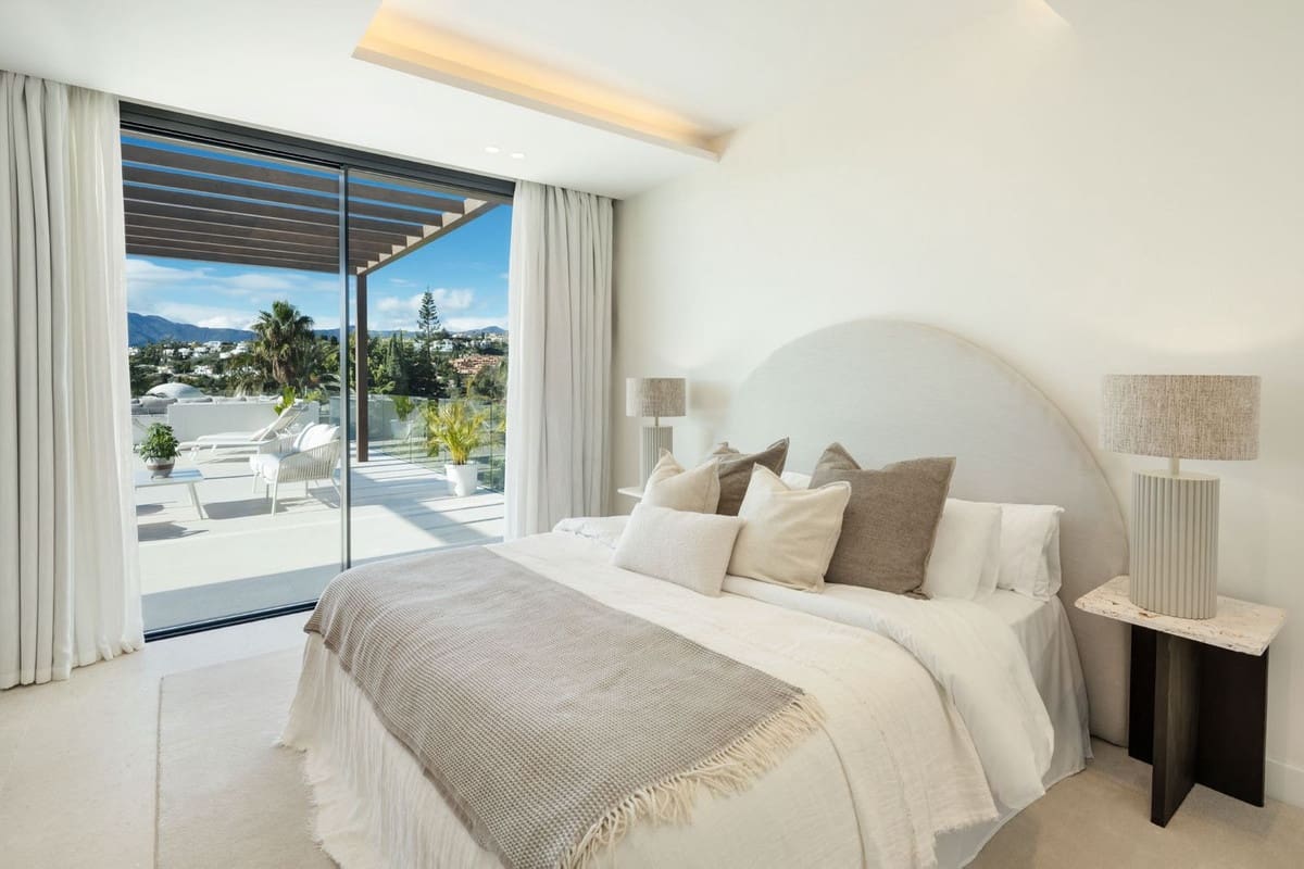 5 soveværelse Villa til salg i El Paraiso med swimmingpool garage - € 3.695.000 (Ref: 9626432)