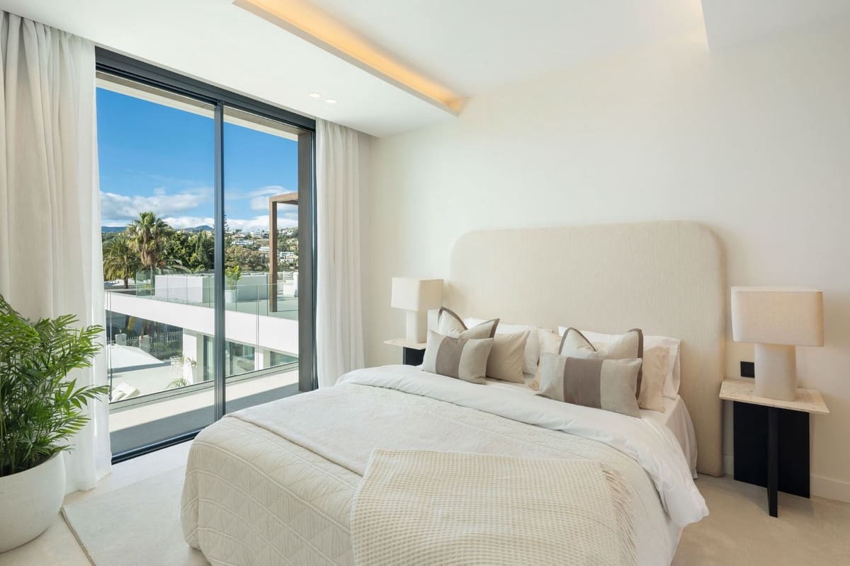 5 soveværelse Villa til salg i El Paraiso med swimmingpool garage - € 3.695.000 (Ref: 9626432)