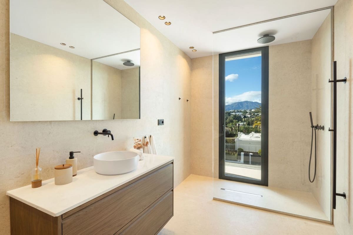 5 soveværelse Villa til salg i El Paraiso med swimmingpool garage - € 3.695.000 (Ref: 9626432)