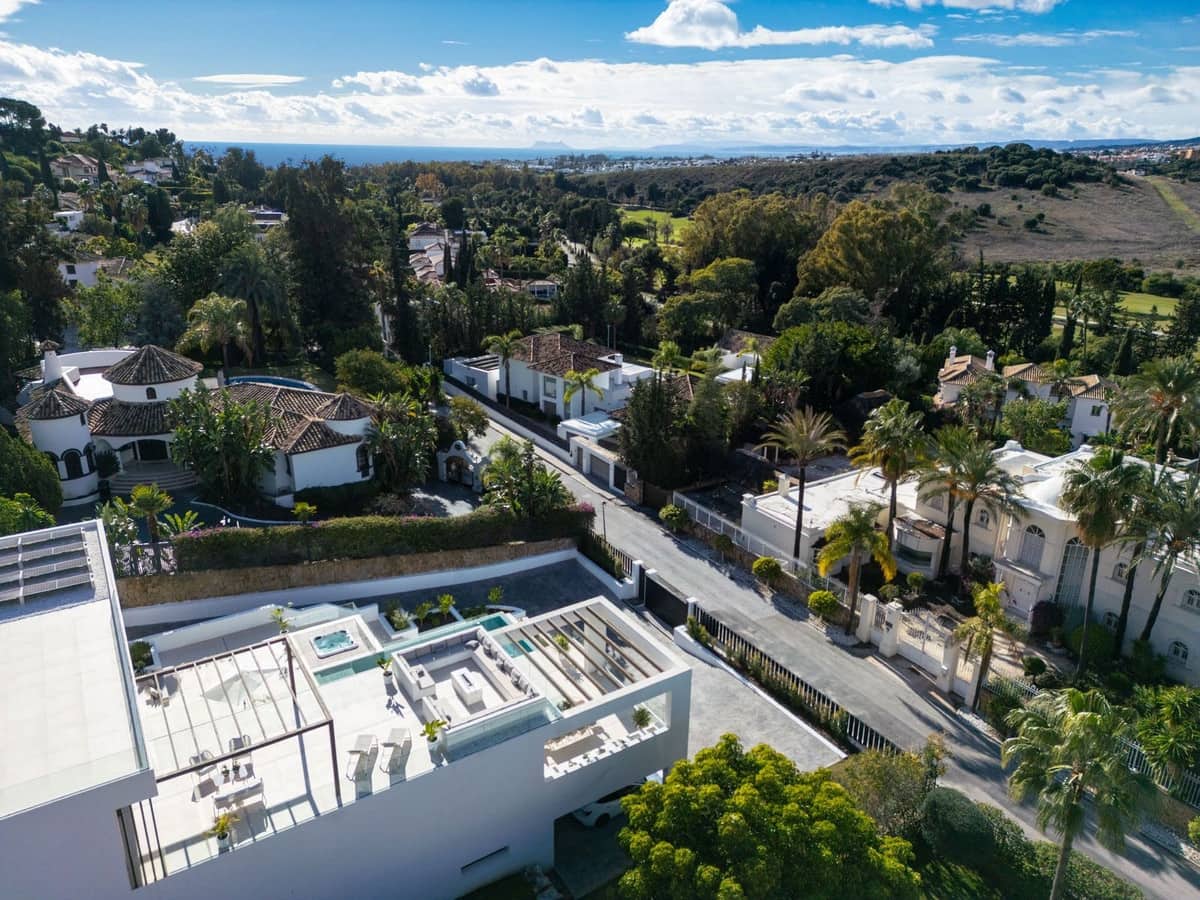 5 soveværelse Villa til salg i El Paraiso med swimmingpool garage - € 3.695.000 (Ref: 9626432)