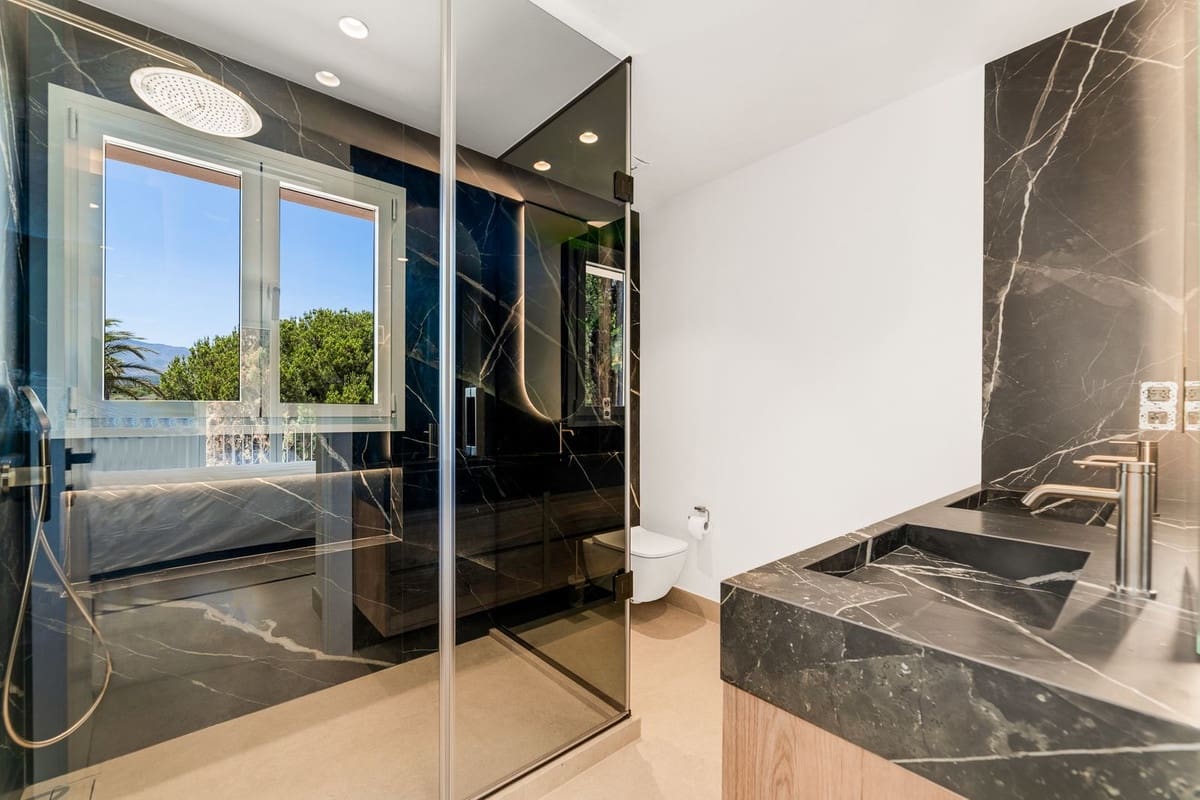 4 soveværelse Byhus til salg i Marbella med swimmingpool garage - € 2.599.000 (Ref: 9629482)