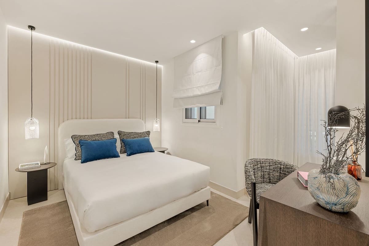 Apartamento de 3 habitaciones en Estepona en venta con piscina garaje - 1.995.000 € (Ref: 9646081)