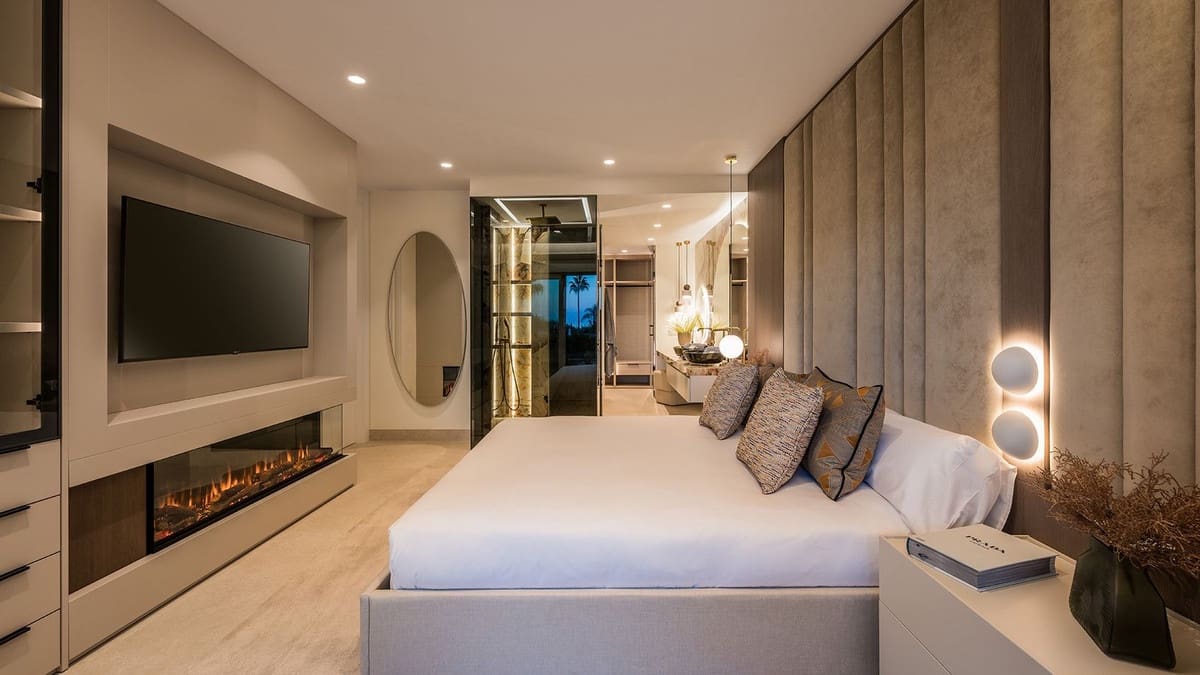 Apartamento de 3 habitaciones en Estepona en venta con piscina garaje - 1.995.000 € (Ref: 9646081)