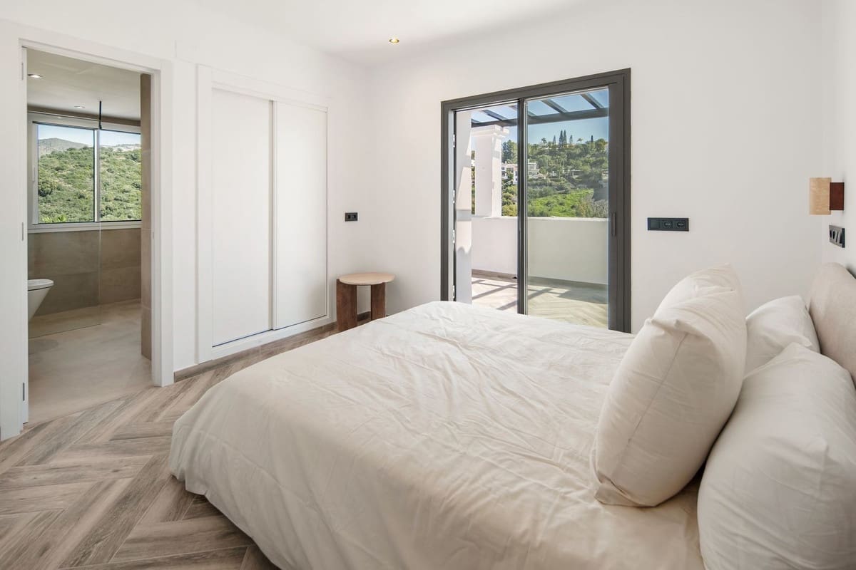 3 soverom Penthouse til salgs i La Quinta med svømmebasseng garasje - € 925 000 (Ref: 9650555)