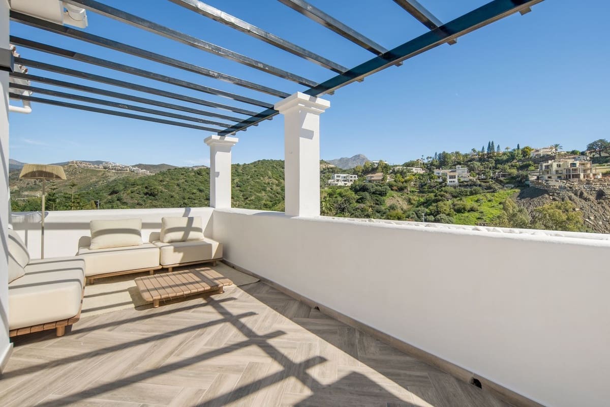 3 soverom Penthouse til salgs i La Quinta med svømmebasseng garasje - € 925 000 (Ref: 9650555)