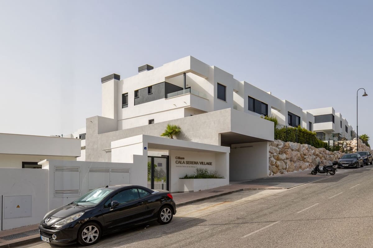 3 bedroom Townhouse for sale in La Cala de Mijas with pool garage - € 890,000 (Ref: 9658143)