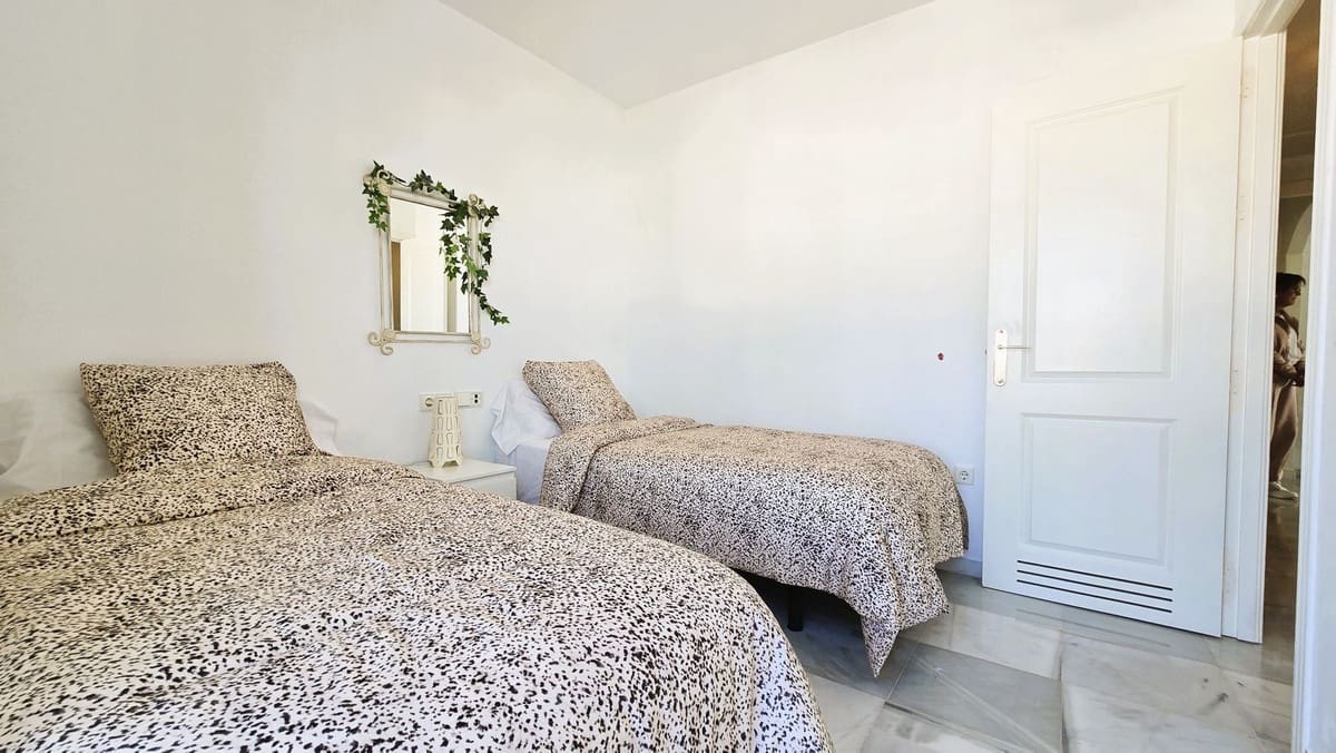 2 bedroom Penthouse for sale in Nueva Andalucia with pool garage - € 589,000 (Ref: 9663277)