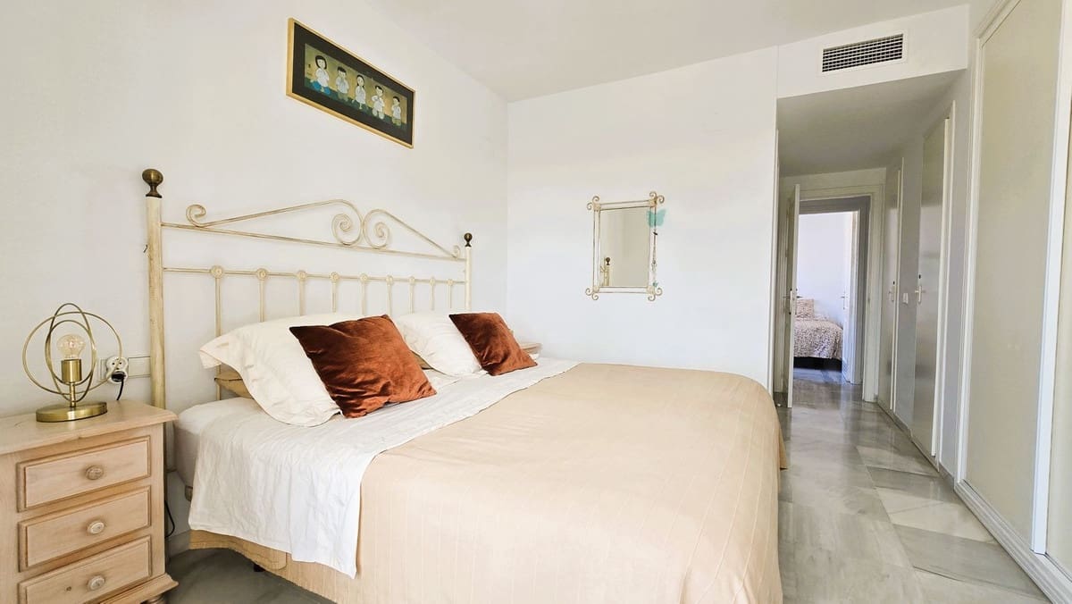 2 bedroom Penthouse for sale in Nueva Andalucia with pool garage - € 589,000 (Ref: 9663277)