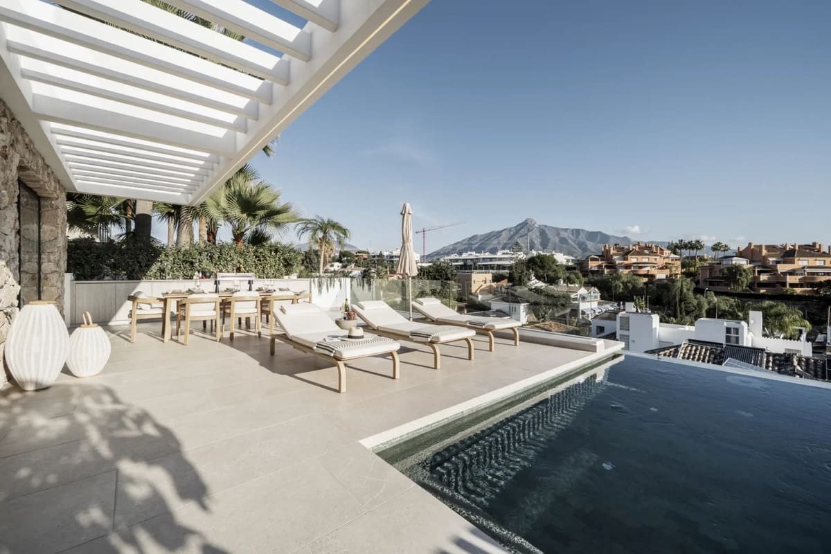 5 sovrum Villa till salu i Nueva Andalucia med pool garage - 2 475 000 € (Ref: 9676389)