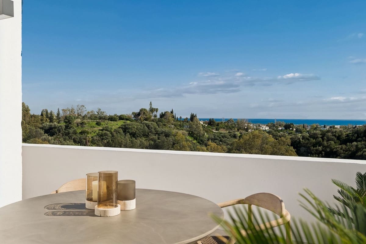 3 sypialnia Penthouse na sprzedaż w Benahavis z basenem garażem - 995 000 € (Ref: 9679178)