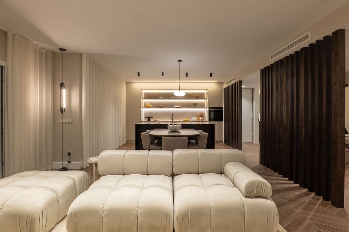 3 sypialnia Penthouse na sprzedaż w Benahavis z basenem garażem - 995 000 € (Ref: 9679178)