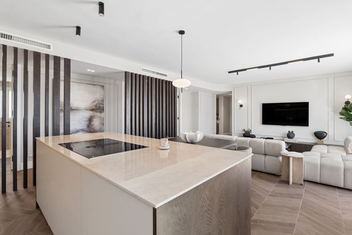 3 sypialnia Penthouse na sprzedaż w Benahavis z basenem garażem - 995 000 € (Ref: 9679178)