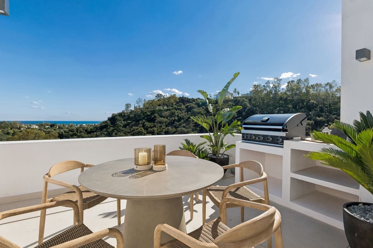 3 quarto Penthouse para venda em Benahavis com piscina garagem - 995 000 € (Ref: 9679178)