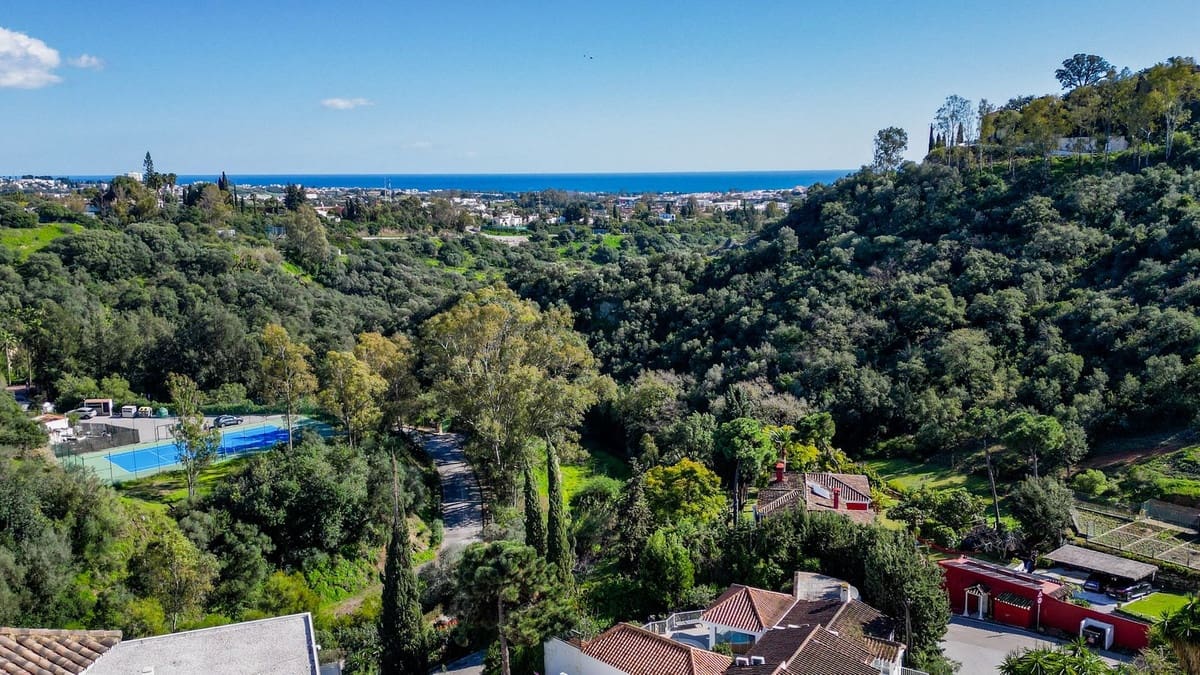 3 quarto Penthouse para venda em Benahavis com piscina garagem - 995 000 € (Ref: 9679178)