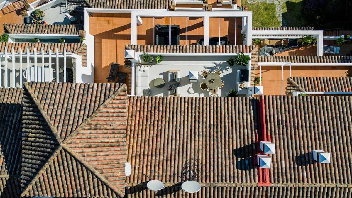 3 quarto Penthouse para venda em Benahavis com piscina garagem - 995 000 € (Ref: 9679178)