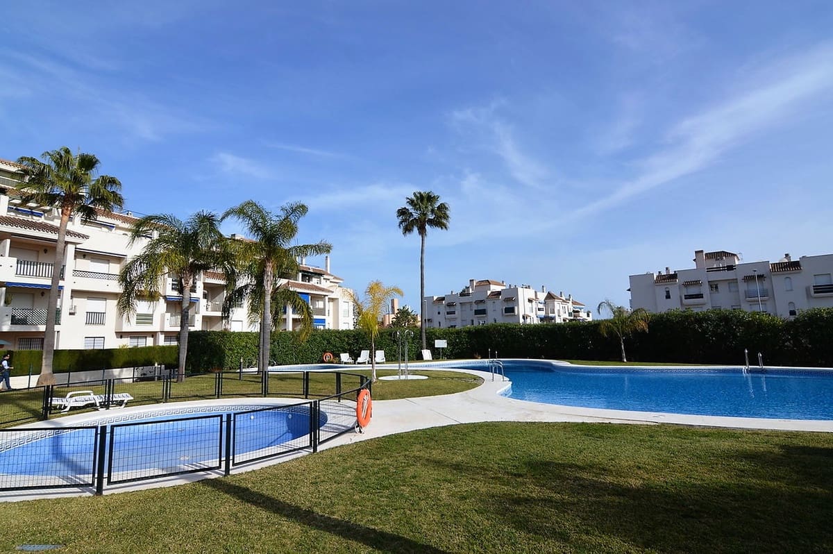 2 Zimmer Apartment zu verkaufen in Nueva Andalucia mit Pool Garage - 414.900 € (Ref: 9685969)