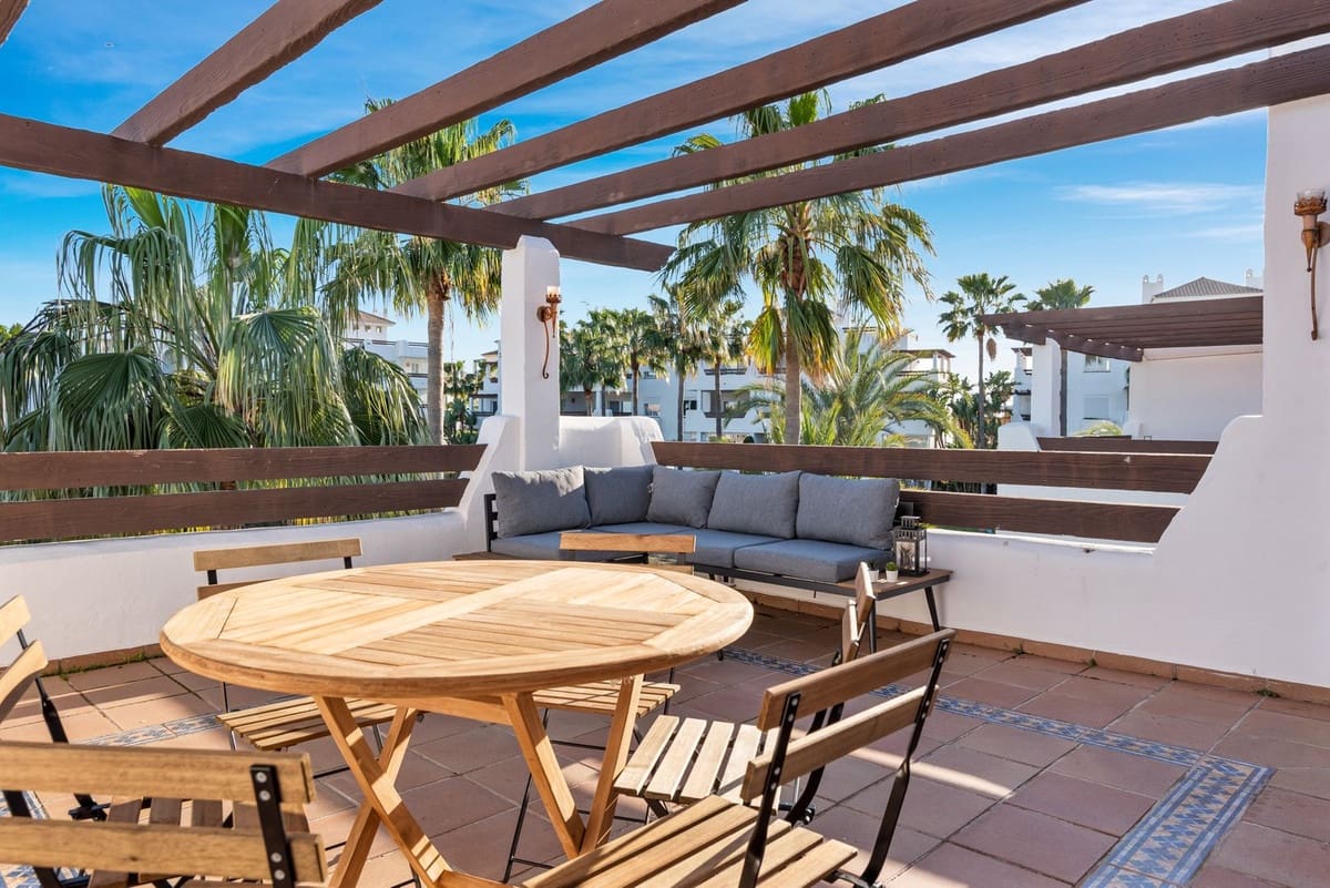 2 soveværelse Penthouse til salg i New Golden Mile med swimmingpool garage - € 355.000 (Ref: 9696791)