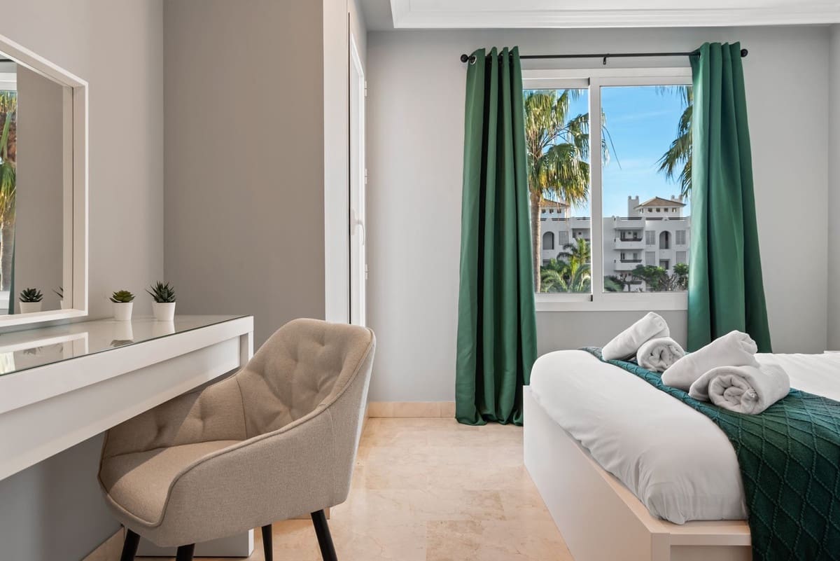 2 soveværelse Penthouse til salg i New Golden Mile med swimmingpool garage - € 355.000 (Ref: 9696791)