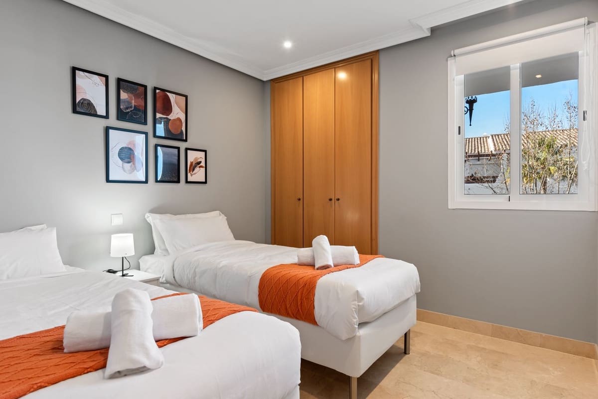 2 soveværelse Penthouse til salg i New Golden Mile med swimmingpool garage - € 355.000 (Ref: 9696791)