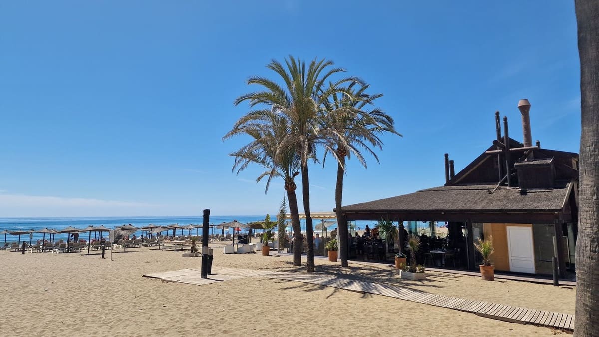 2 sypialnia Penthouse na sprzedaż w Estepona z basenem garażem - 630 000 € (Ref: 9696800)