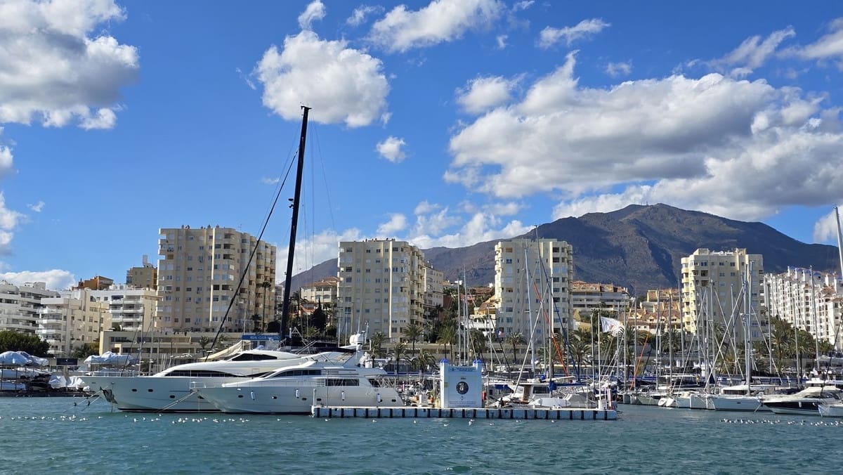 2 sypialnia Penthouse na sprzedaż w Estepona z basenem garażem - 630 000 € (Ref: 9696800)