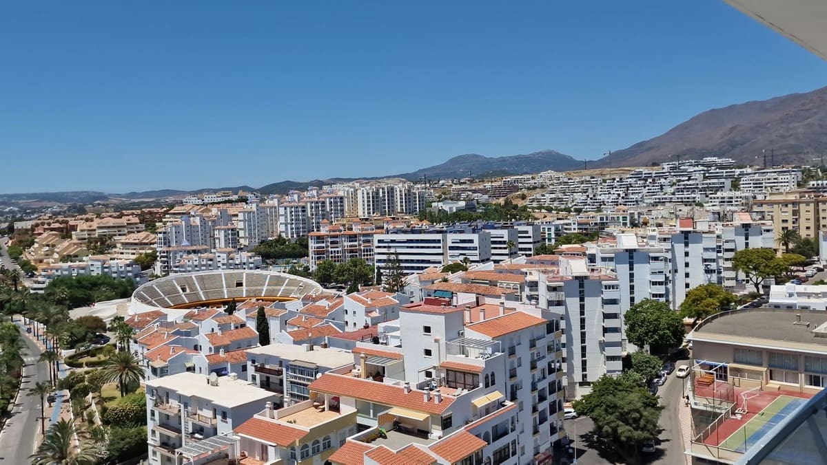 2 sypialnia Penthouse na sprzedaż w Estepona z basenem garażem - 630 000 € (Ref: 9696800)