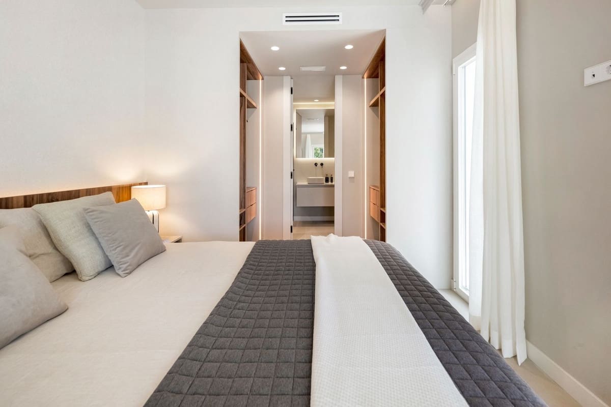 3 quarto Penthouse para venda em La Quinta com piscina - 849 000 € (Ref: 9708987)