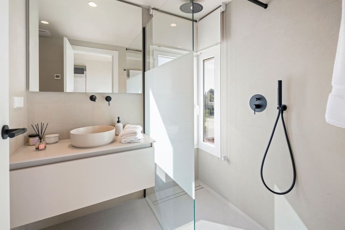 3 quarto Penthouse para venda em La Quinta com piscina - 849 000 € (Ref: 9708987)