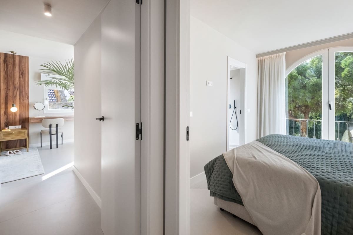 3 bedroom Penthouse for sale in La Quinta with pool - € 849,000 (Ref: 9708987)