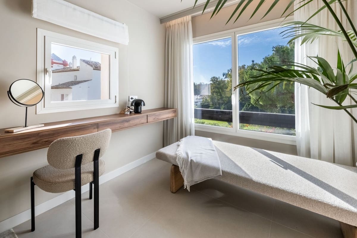 3 bedroom Penthouse for sale in La Quinta with pool - € 849,000 (Ref: 9708987)