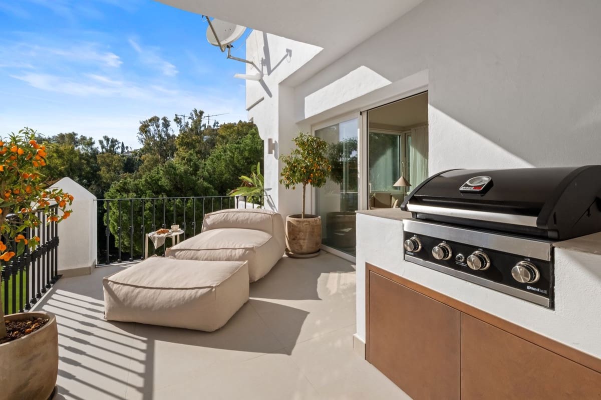 3 bedroom Penthouse for sale in La Quinta with pool - € 849,000 (Ref: 9708987)