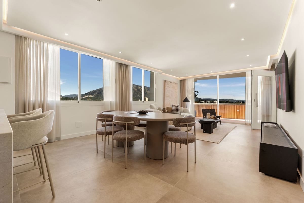 2 bedroom Apartment for sale in Nueva Andalucia with pool garage - € 690,000 (Ref: 9713588)