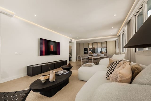 2 soverom Leilighet til salgs i Nueva Andalucia, Marbella med svømmebasseng garasje - € 690 000 (Ref: 9713588)