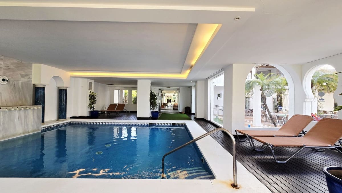 Apartamento de 1 habitación en Puerto Banus en venta con piscina garaje - 600.000 € (Ref: 9715190)