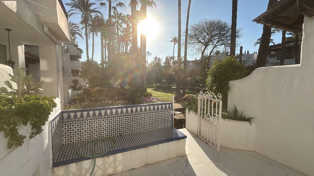 Apartamento de 1 habitación en Puerto Banus en venta con piscina garaje - 600.000 € (Ref: 9715190)