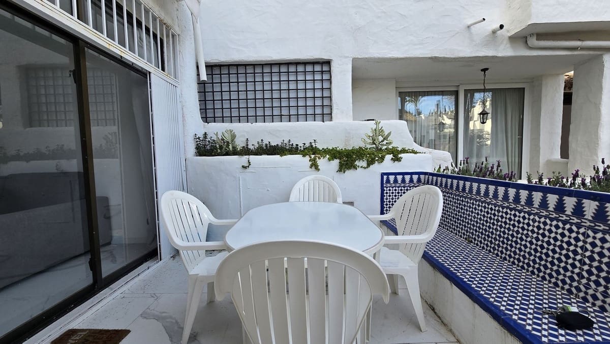 Apartamento de 1 habitación en Puerto Banus en venta con piscina garaje - 600.000 € (Ref: 9715190)