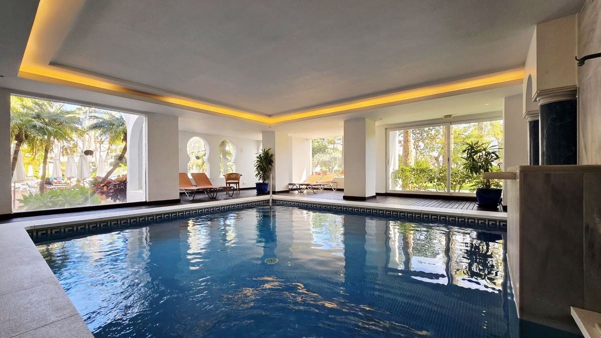 Apartamento de 1 habitación en Puerto Banus en venta con piscina garaje - 600.000 € (Ref: 9715190)